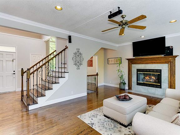 4th image of 2416 N Clubhouse Ct