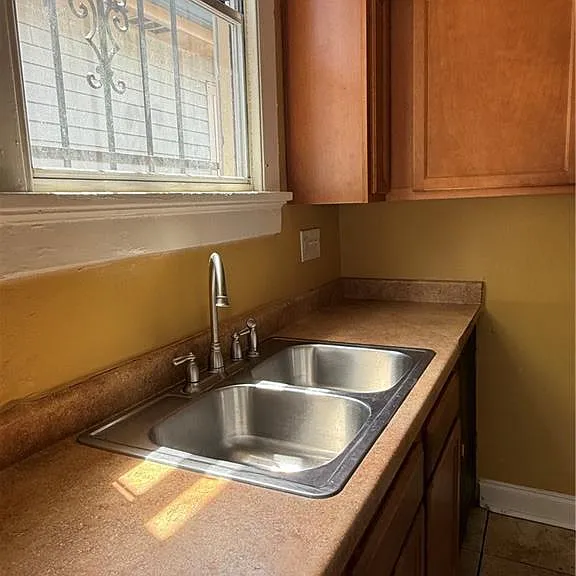 1435 France St — Photo 11