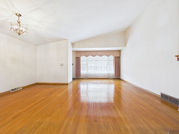 5th image of 9275 Clancy Dr
