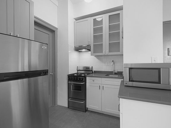 5th image of 19 W 69th St APT 1504