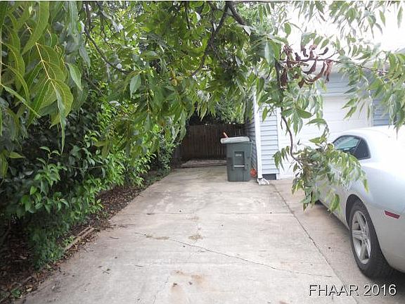 3rd image of 412 Crockett Dr