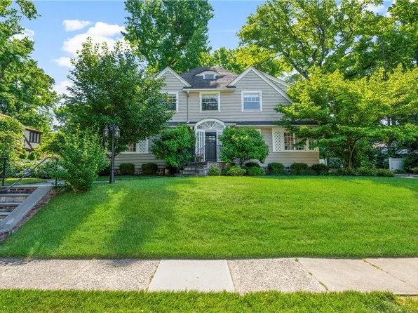 242 Eastland Avenue, Pelham, NY 10803