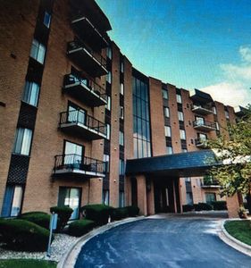 900 W Sunset Dr N #107, Glenwood, IL, 60425