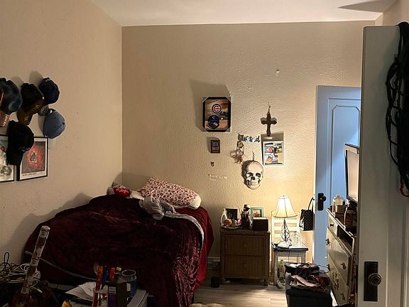 3rd image of 321 W 4th St