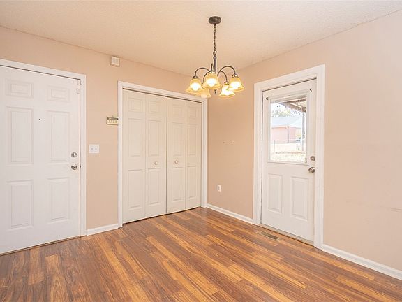 5th image of 1118 Gilreath Rd