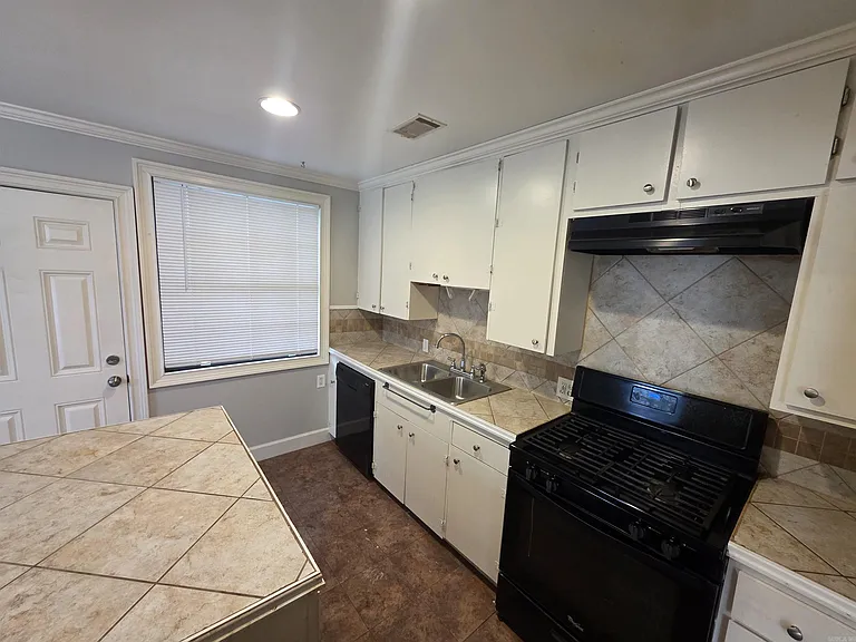 1605 S Pierce St — Photo 7