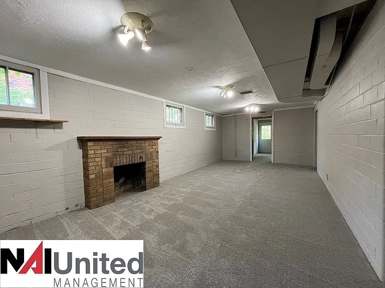 2814 Summit St — Photo 7