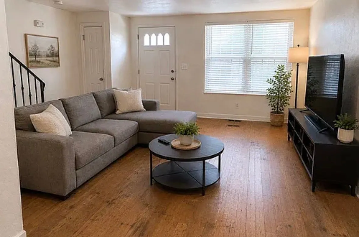 3 bed, 1.0 bath, 1057 sqft, $1,275 — Photo 1