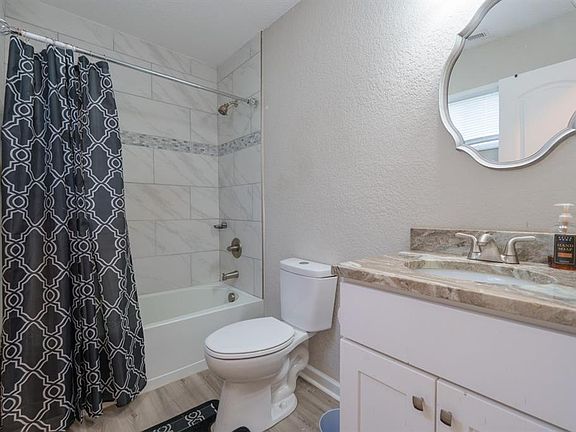 4th image of 1517 Summit Ave #C