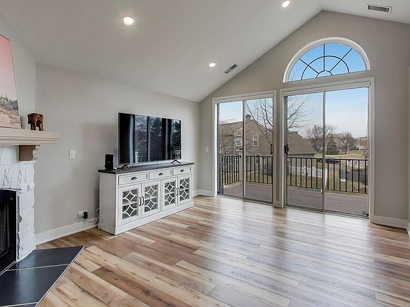 5th image of 422 Cromwell Cir Unit 2