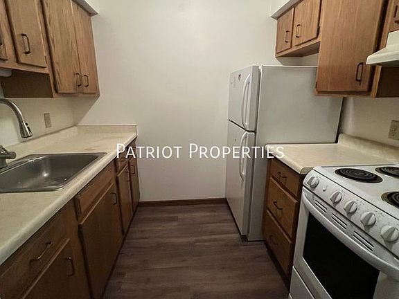 2nd image of 130 S Burritt Avenue Parkwood Gln #9