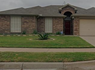 929 Crowder Dr, Crowley, TX 76036