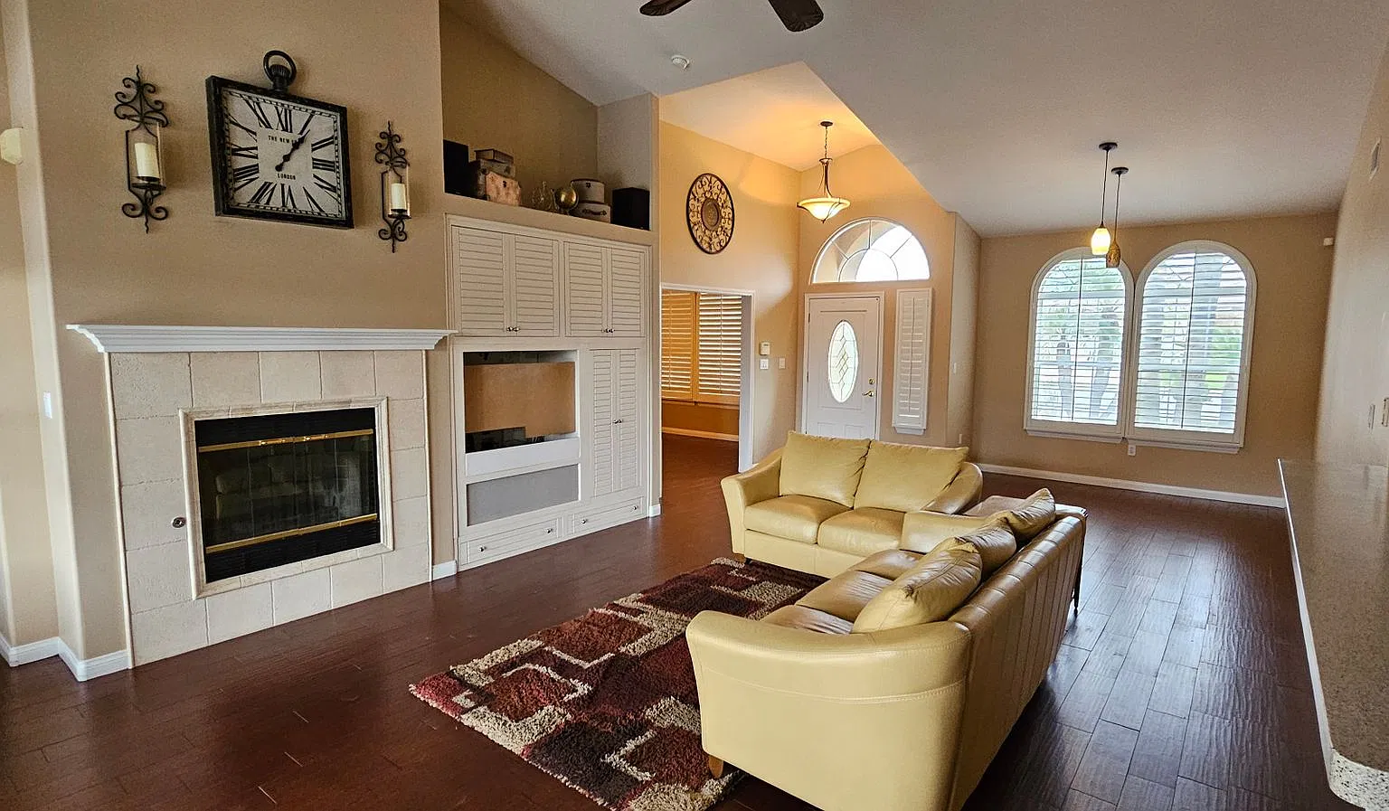 Gorgeous Lake House Property! - Riverlakes Community — Photo 2