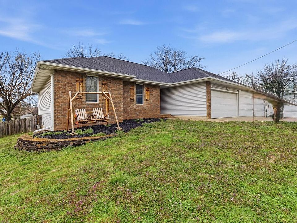 1st image of 2801 N Summit Avenue