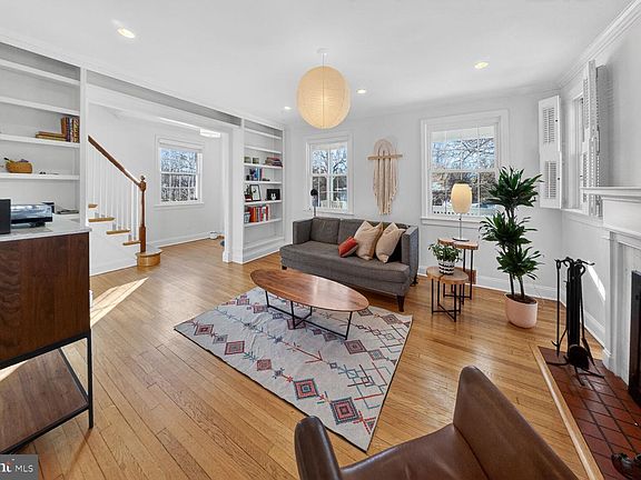 5th image of 2809 Rittenhouse St NW