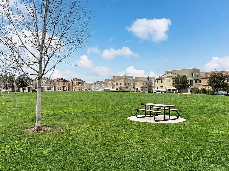 10890 Arrington Dr — Photo 31
