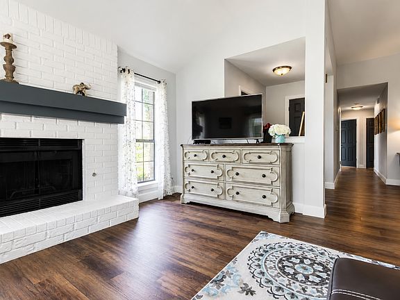 4th image of 8517 Manchester Dr