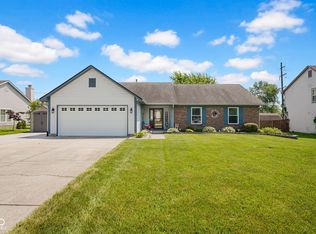 1045 Pin Oak Dr, Mooresville, IN 46158