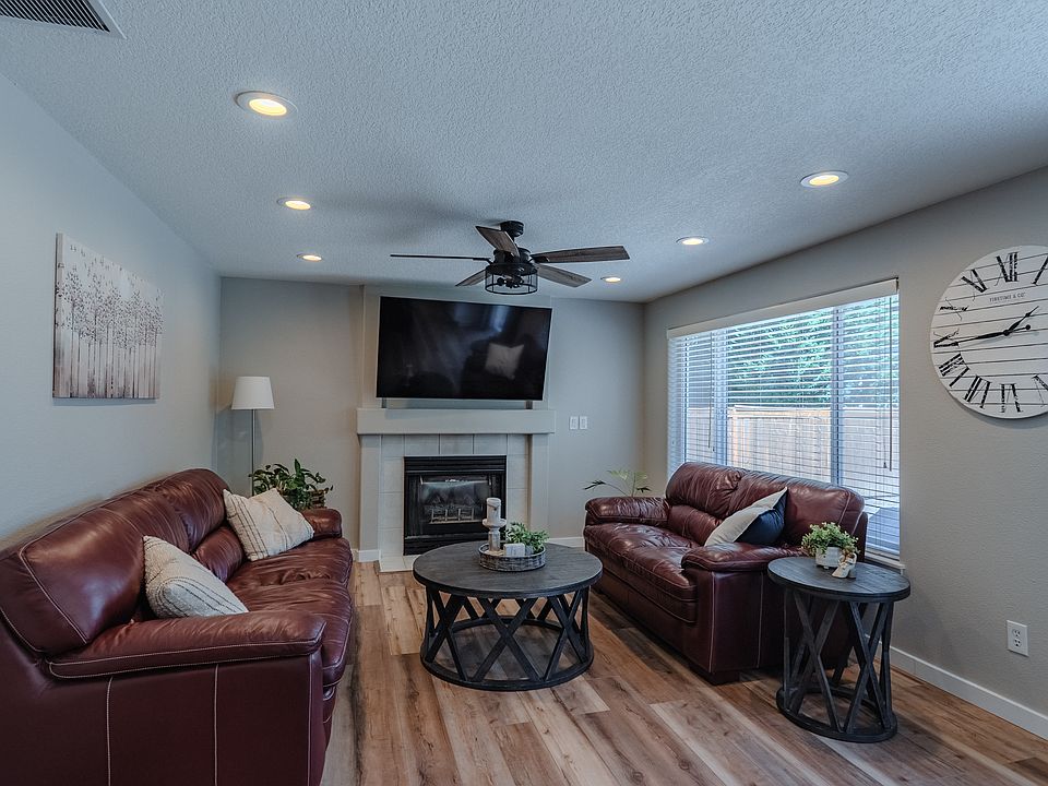 1st image of 674 SE 57th Ave
