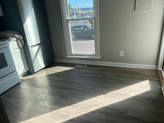 3rd image of 1013 Green St