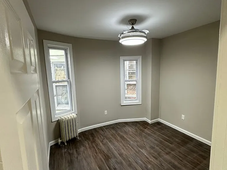 6109 W Jefferson St — Photo 6