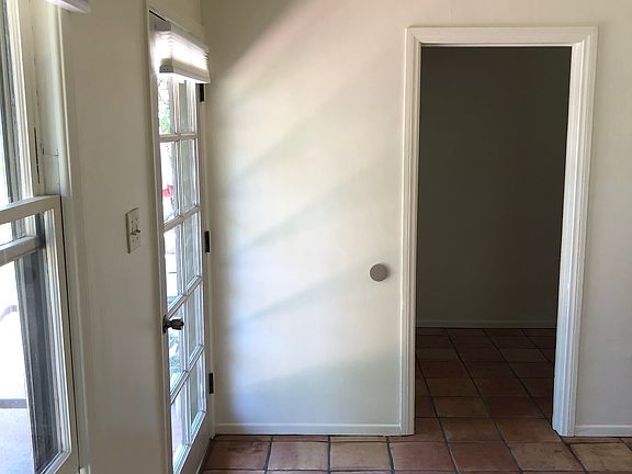 4th image of 412 Mallory Way #4
