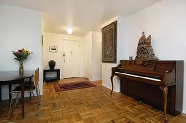 Rented by Douglas Elliman | media 4