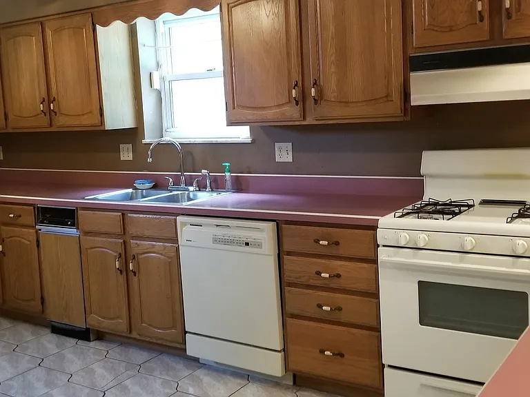 131 Court St — Photo 37