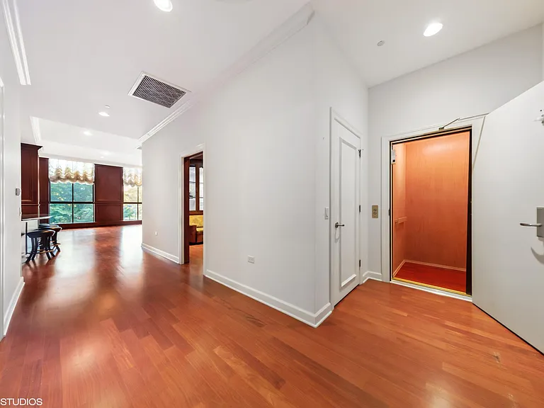 310 S Michigan Ave #202 — Photo 15