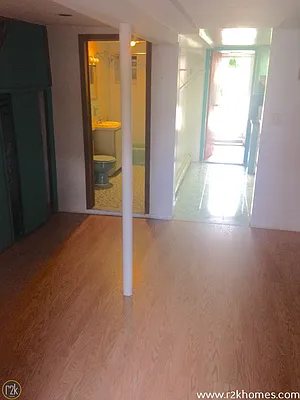Rented by Realty 2000 Corp | media 8