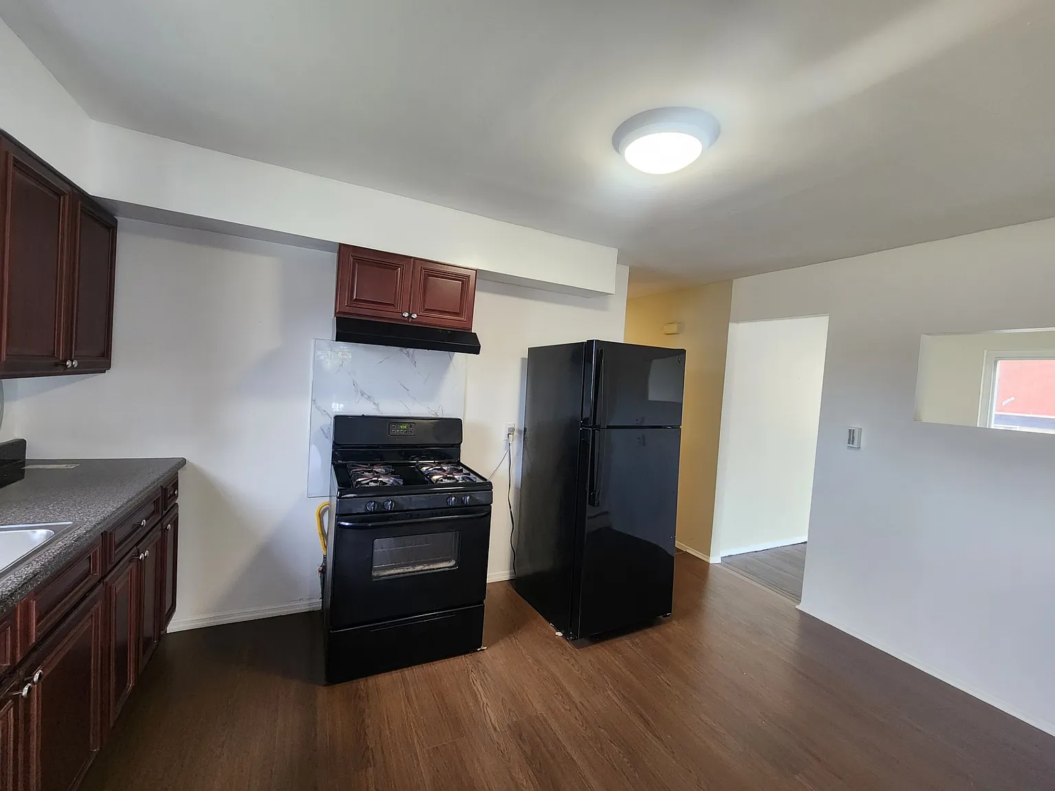 3 bed, 1.5 bath, $3,500 — Photo 3