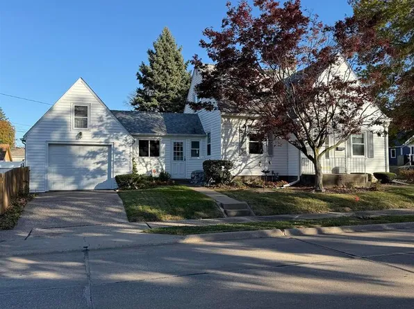 1226 27th St, Moline, IL 61265