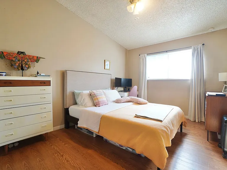 618 W 51st St #103 — Photo 11