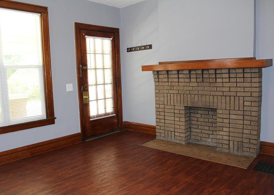 1st image of 2210A Indianola Ave