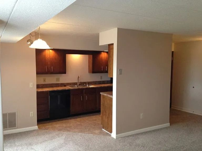 Regal Oaks Luxury Apartments — Photo 11