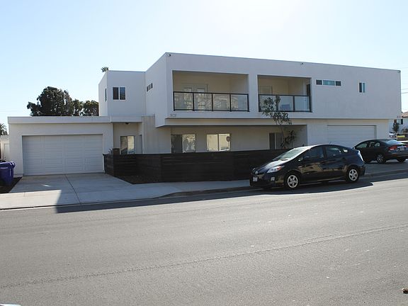 1107 is a Duplex to Left sharing one wall