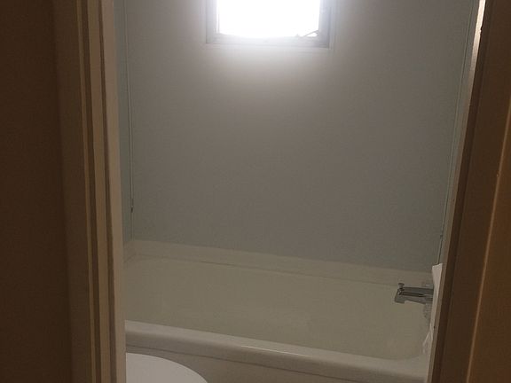 4th image of 305 James Ave