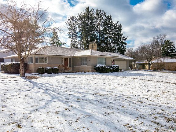 3rd image of 401 E Schreyer Pl