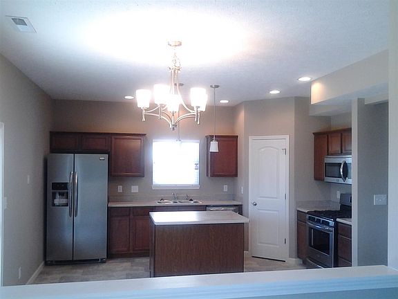 4th image of 2918 Morallion Dr