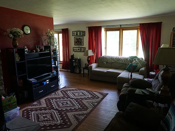 4th image of 806 W Fairway Ln