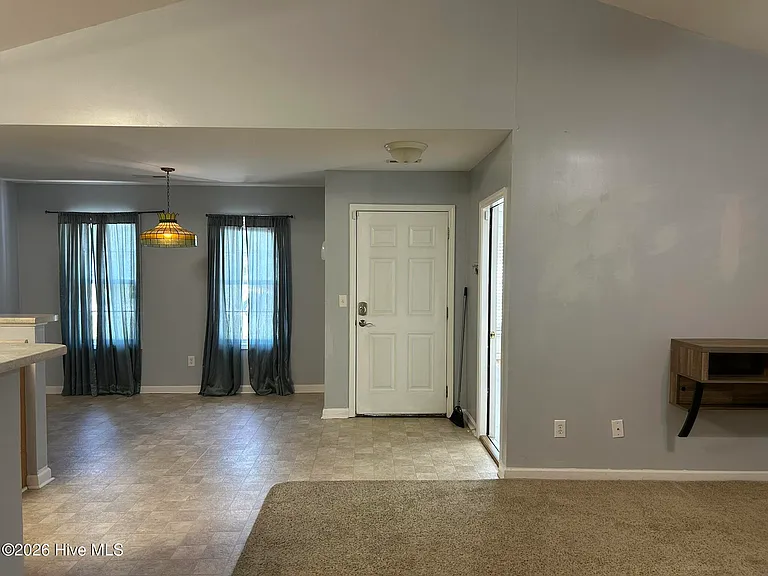 212 W Woodbine Ter — Photo 16
