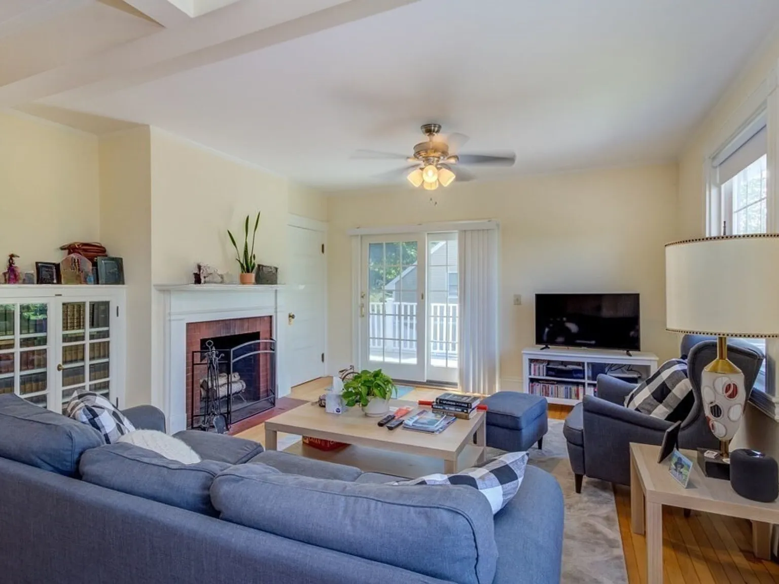 3 bed, 2.0 bath, 1600 sqft, $4,600 — Photo 4