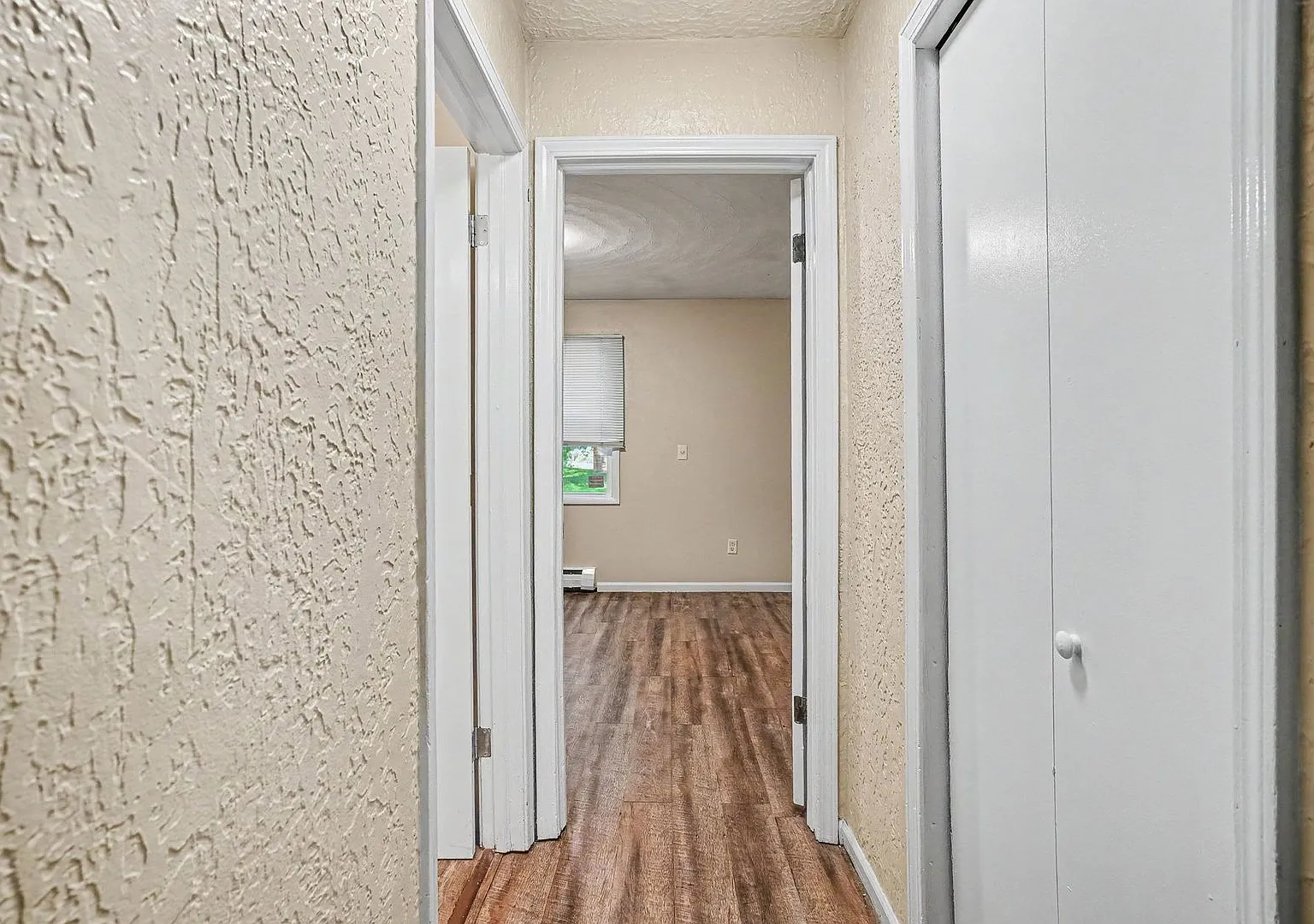 $798 1 bed/1 bath Apartment in Eastwood Ask about our Security Deposit Alternative — Photo 1