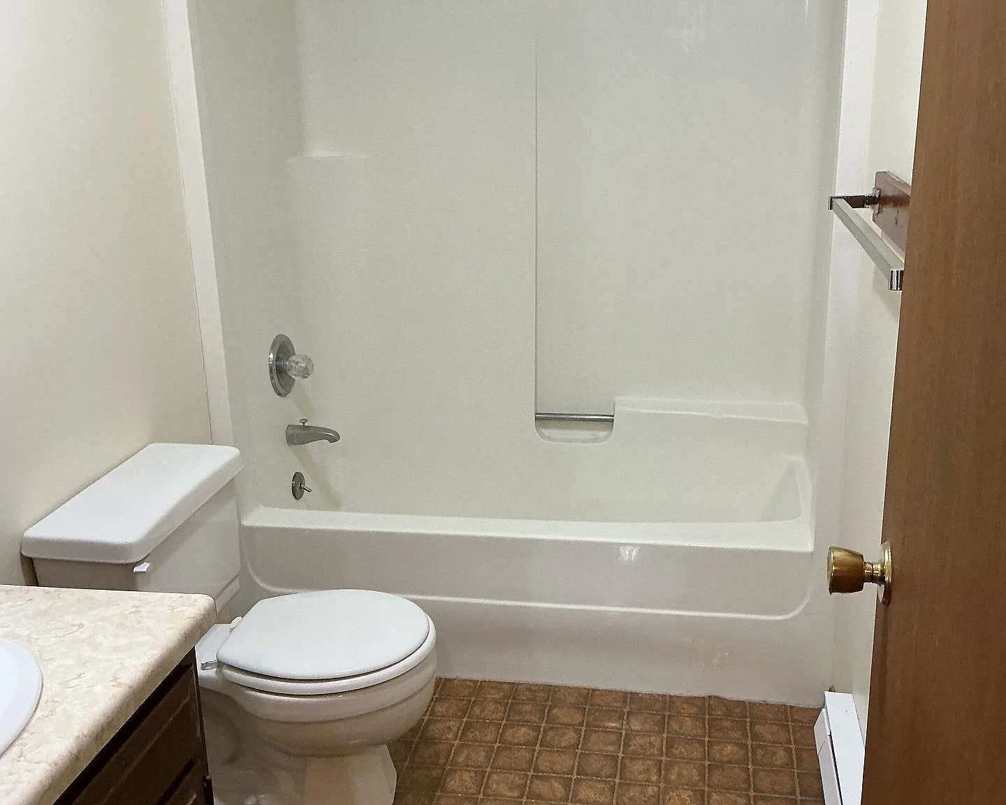Two Bedroom Bozeman Apartment — Photo 4