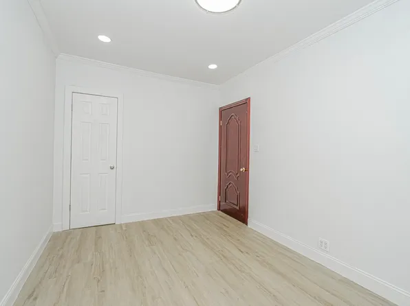 582 Bay Ridge Avenue image 28 of 41