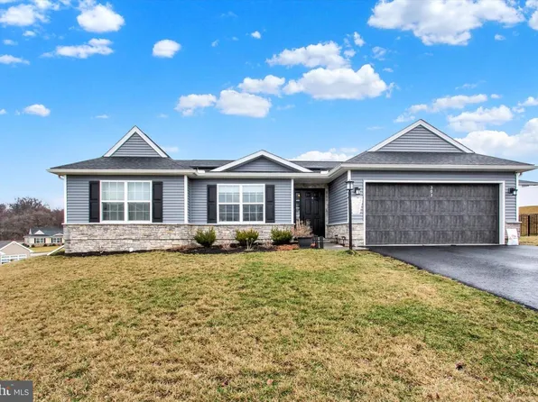303 Normandy Ln, Dillsburg, PA 17019