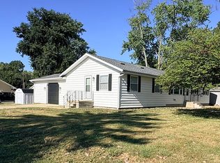 2 Royal Dr, Sherman, IL 62684