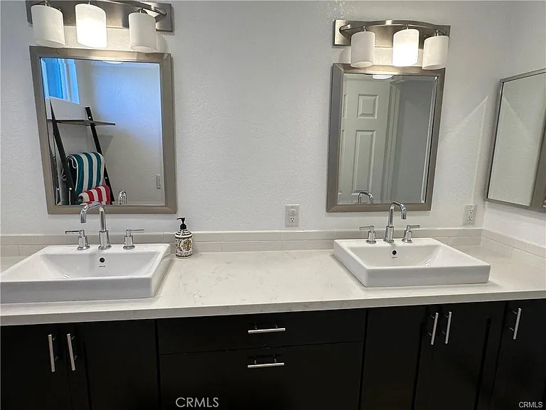 22867 Cove View St #B — Photo 33