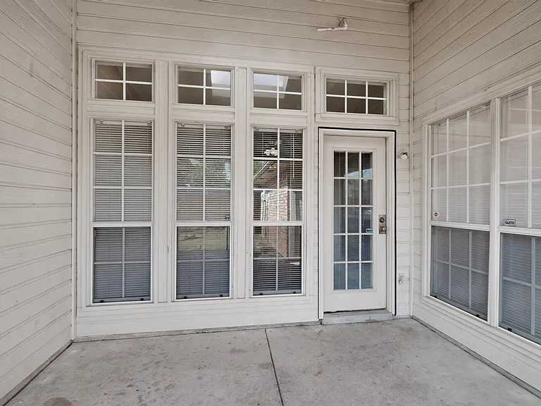 1426 Mapleview Dr — Photo 34