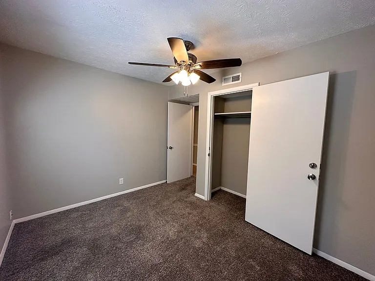 Breckenridge Apartment Homes — Photo 12